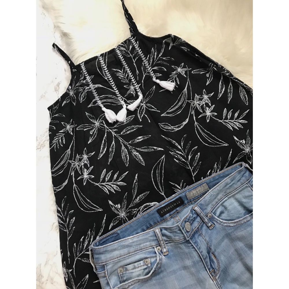 Old Navy Sleeveless tassel tie top